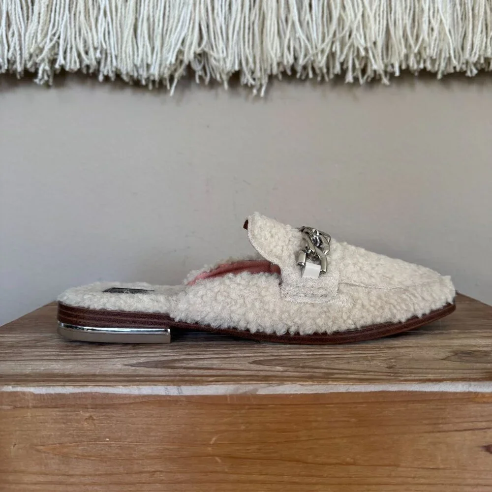 Dolce Vita Pela Cream Faux Sherpa Silver Chain Slip on Flat Loafer Mule Size 9